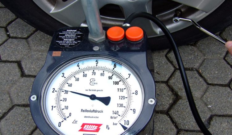 choose the right tire inflator with a gauge